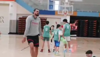 星空体育APP-太残暴了！海王亚当斯训练营里颜扣小学员