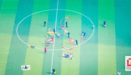 星空体育全站-晒着太阳动起来！檀木林体育馆的冬日市井健身图|自贡|羽毛球|自贡市|四川省|门球_新浪新闻