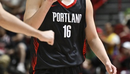 星空体育全站-排面！开拓者官方社媒赛后晒比分，配上了杨瀚森的赛场照